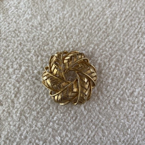 Trifari Vintage Pin Brooch Brushed Gold Tone Textured Signed Jewelry