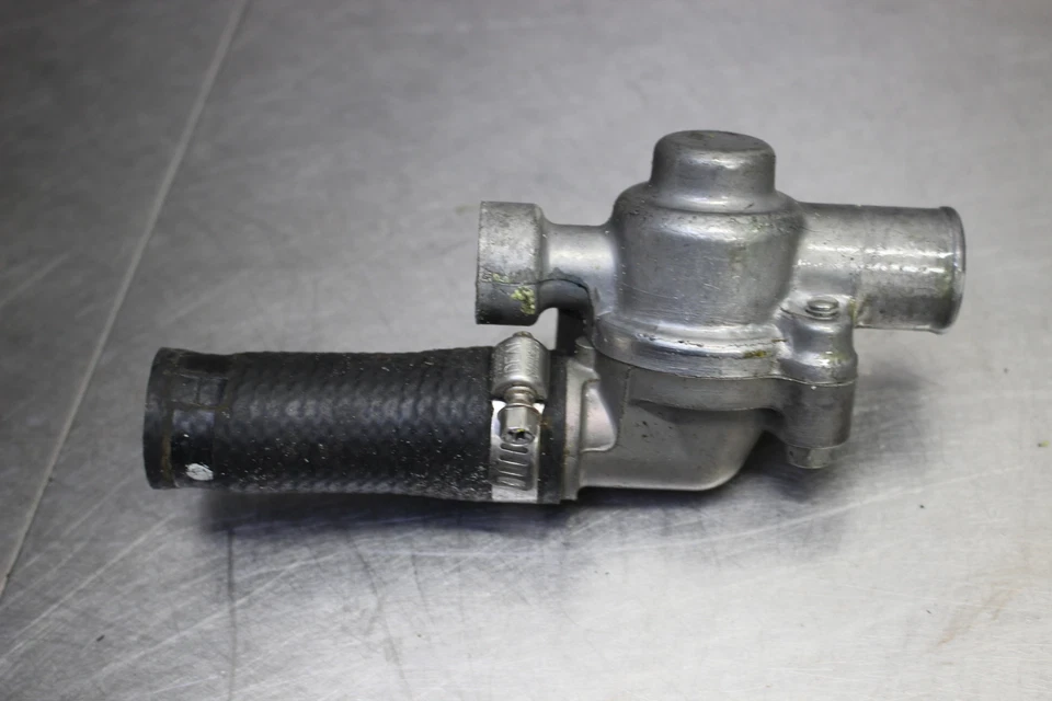 13-17 Kawasaki Ninja 300 Thermostat Housing Foto 3 de 4