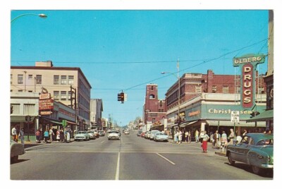 Pacific Avenue, Bremerton, Washington Postcard - Vintage Chrome Unposted