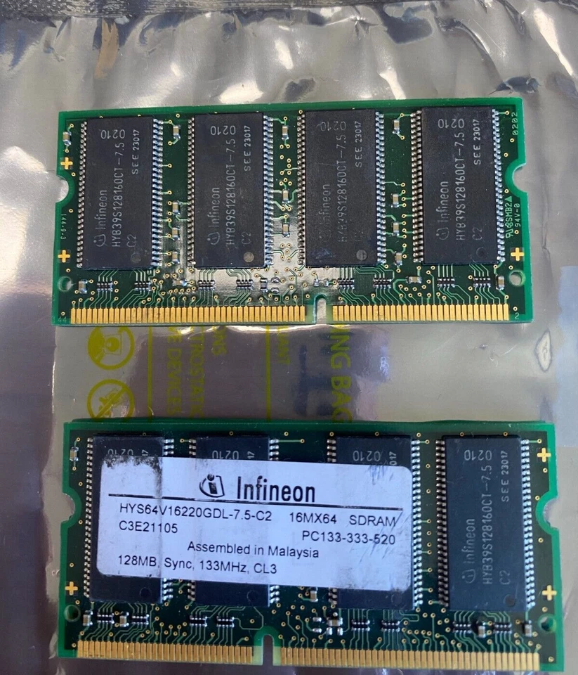 Infineon 128MB 16MX64 PS133-333-520 - SDRAM - 133MHz CL3 - HYS64V16220GDL-75-C2 - Image 3 of 4