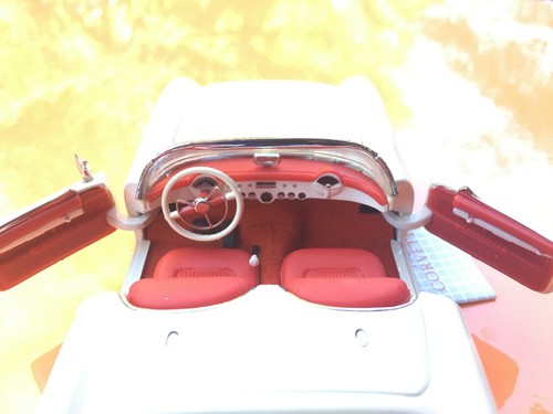 FRANKLIN MINT 1953 CHEVROLET CORVETTE CONVERTIBLE 1:24 Scale - Picture 2 of 12