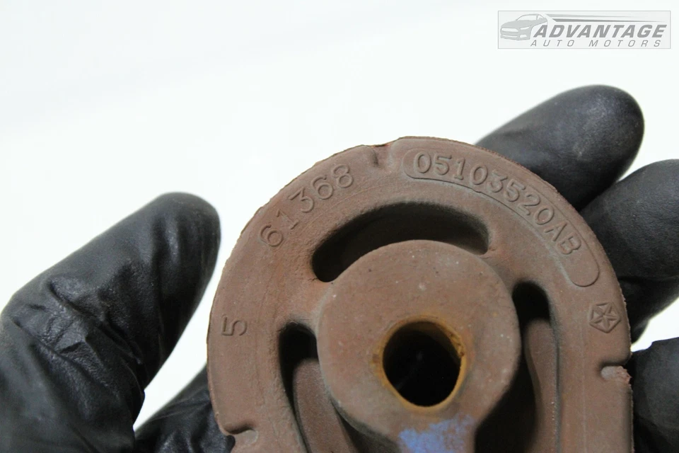 Sistema de escape Dodge Durango 2011-2021 tubo de bajada silenciador suspensión aislador OEM Foto 3 de 4