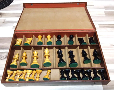 Royal Games Chess Set ~ Vintage & Rare ~ Complete Set Of 32 Pieces In Wood Case
