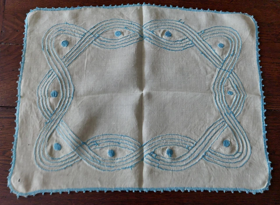 Napperon vintage lin écru brodé 37 X 49 cm - Photo 4/4