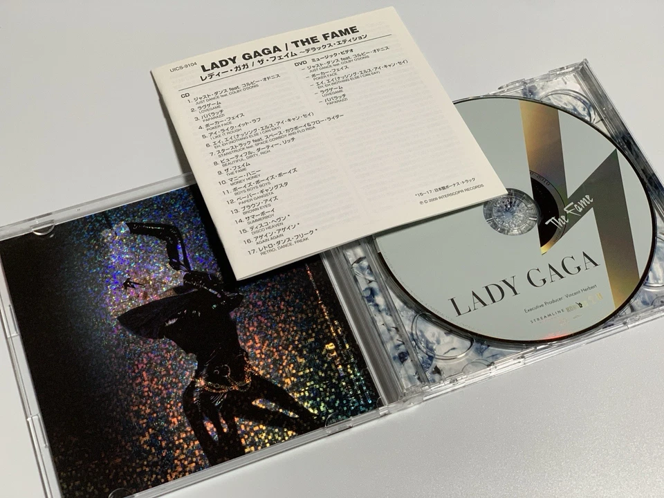 Lady Gaga / The Fame / Japan Deluxe Ver Glitter Sleeve Bonus Track DVD UICS-9104 - Image 2 of 4