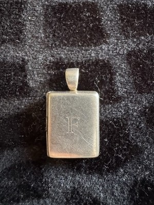 Antikes kleines rechteckiges Sterlingsilber Medaillon Anhänger Charm Initiale F