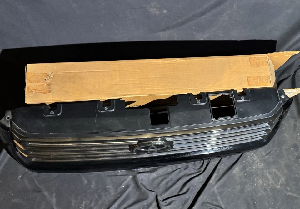 Toyota Tundra 2018-2021 OEM parrilla delantera emblema insignia negro Foto 4 de 4