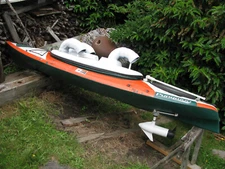 WILDERNESS SYSTEMS PONGO 100 KAYAK w/ 12v MINN KOTA MOTOR / LEXAN BOTTOM WINDOW