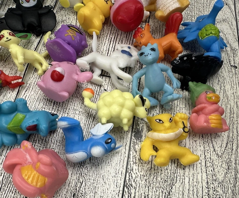 Lote de 24 Figuras Pokémon Miniatura Juguetes Marcados PK CHINA Pokémon Charmander Foto 2 de 4