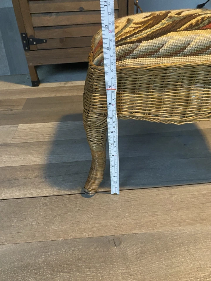 Reposapiés vintage de mimbre Needlepoint Foto 3 de 4