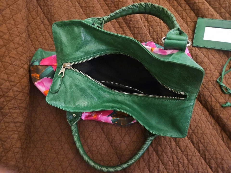 BALENCIAGA: Bolso de mano City de cuero, buen estado, estampado floral Foto 4 de 4