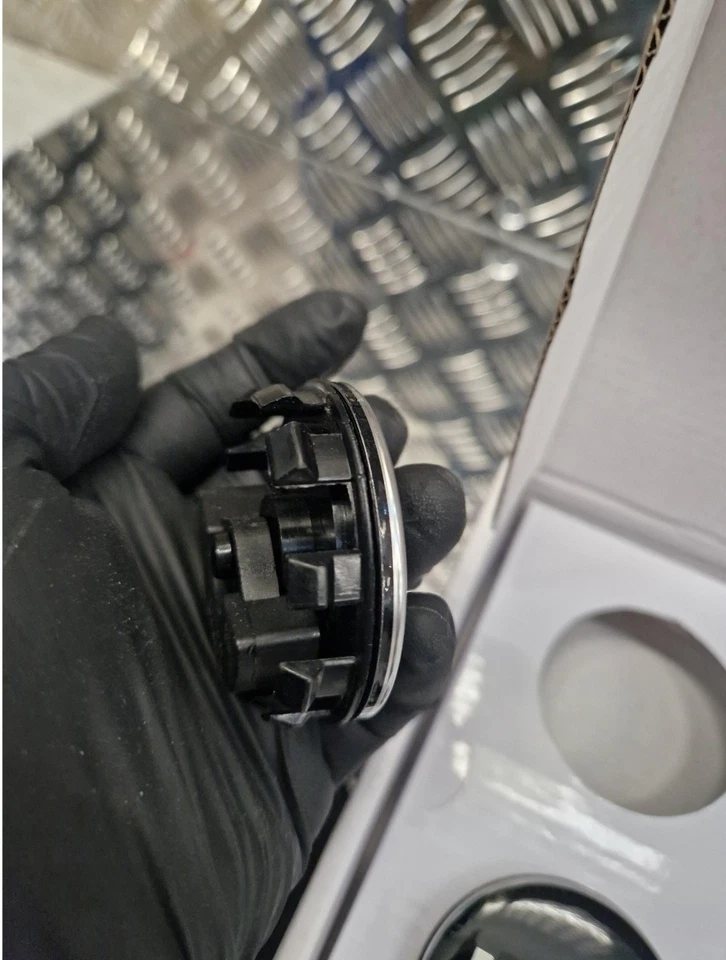 56mm MINI Wheel Centre Floating Caps – Black & Silver Emblem Set (4pcs) - Image 4 of 4