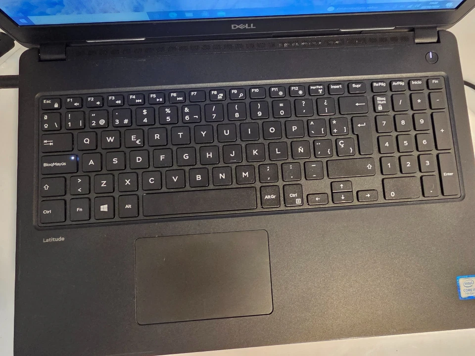 Dell Latitude 3580 · i5-7300U · 4GB · 128GB, foto 3 di 5