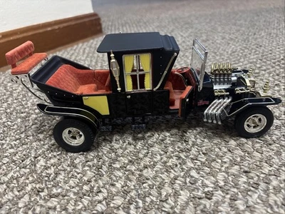 Munsters Koach Black 1:18 Ertl | 33036 - Image 1 of 4