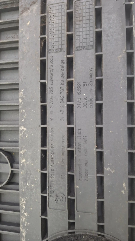 Alfombrilla trasera izquierda BMW 528I XDRIVE 2012-2016 negra para todo tipo de clima OEM Foto 4 de 4