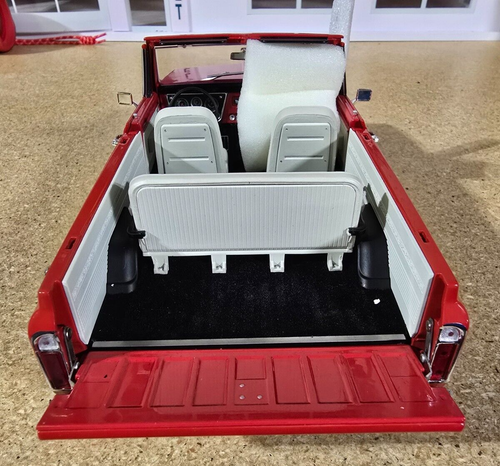 ACME 1/18 1970 GMC JIMMY SLAMMED CUSTOM RED A1807715 1 OF 402 LIMITED - Picture 6 of 9