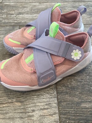 girls nike shoes