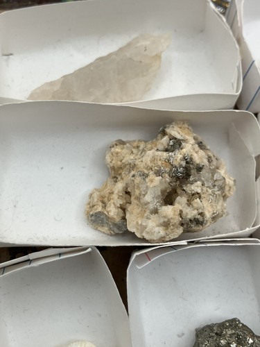 Mini Rock Collection Vintage Estate Lot Thumbnail Specimens, Mineral Lot - Picture 6 of 10