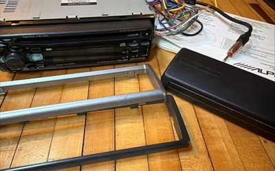 ALPINE CAR AUDIO STEREO IN DASH CD UNIT OLD SCHOOL CDA-7839 VINTAGE RARE EQ BASS