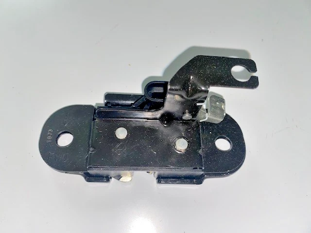 GM original 2000-2009 puerta trasera y pestillo de puerta levadiza, pieza nueva OEM, P/N 15926026 Foto 3 de 4
