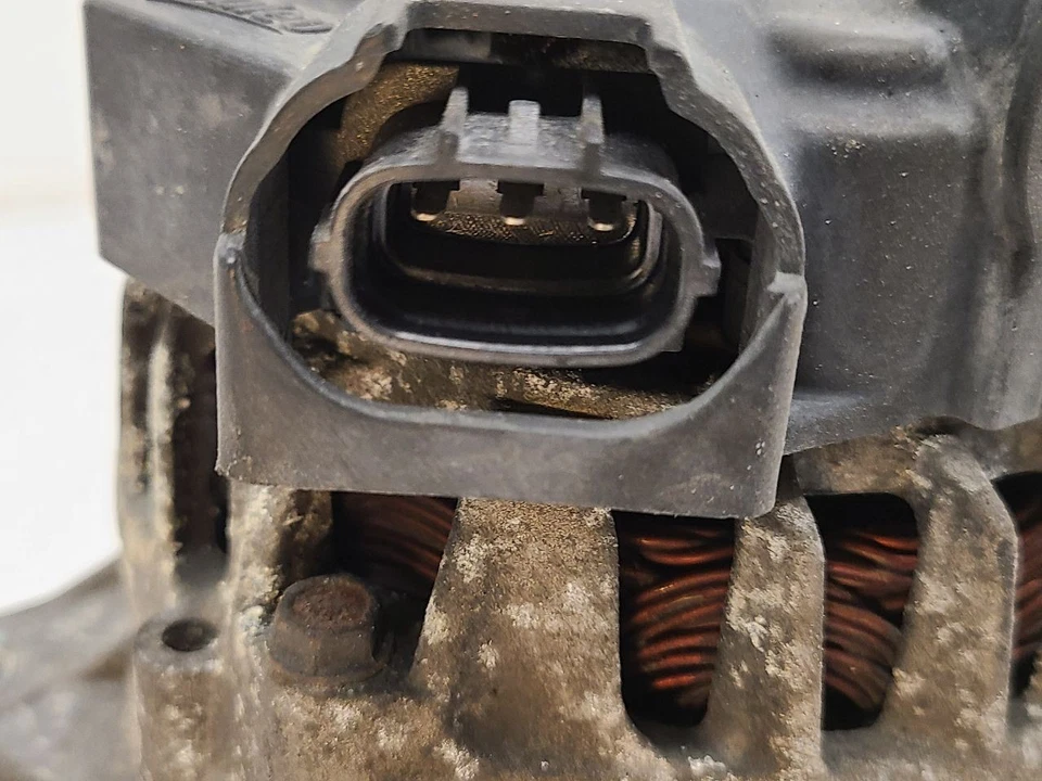 12-17 HYUNDAI VELOSTER Alternator Naturally Aspirated 373002B300 - Image 4 of 4