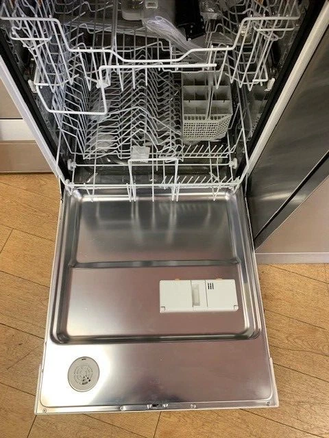 Miele G8050U Proffesional Semi Commercial Built-Under Dishwasher WRAS Approved ! - Image 4 of 4