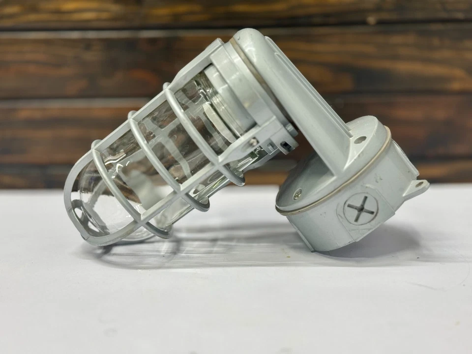 Vintage Old Aluminum Metal Exterior Wall Mount Lithonia Lighting Fixture - China - Image 4 of 4