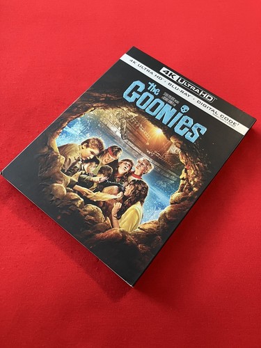 The GooNieS: 4K+blu ray+d/c w/ Embossed "ULTRA RARE” Slipcover ⛵️💀BRaND NeW💀⛵️ - Picture 2 of 19