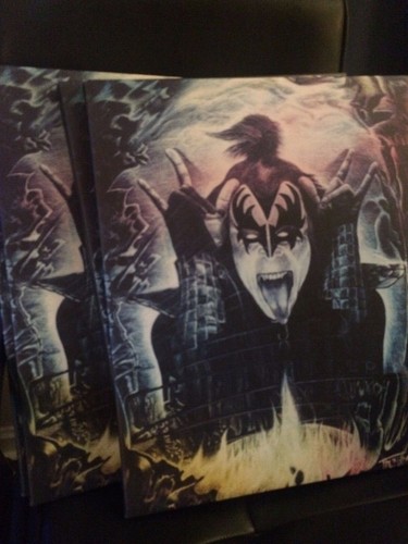 Gene Simmons KISS lona estirada edición limitada ¡impresión SOLO 10! 16"" X 20"" - Imagen 2 de 4
