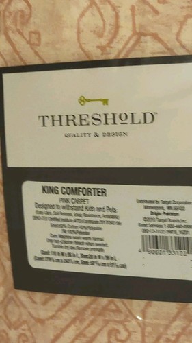 King Size Comforter THRESHOLD Brand PINK Carpet PATTERN 110" X 96" - Picture 3 of 3