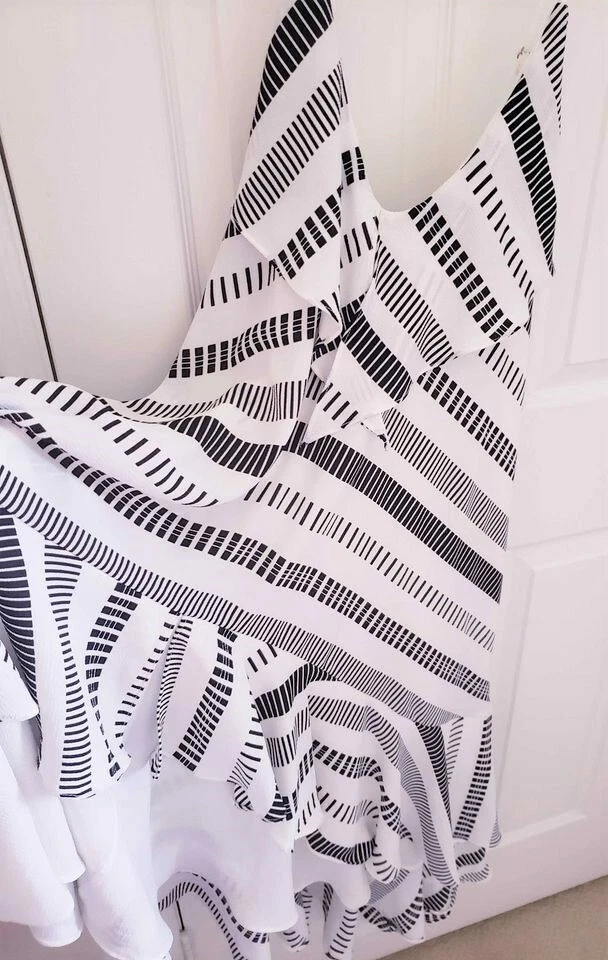 Nuevo Vestido Boho Para Mujer Talla Grande con Volantes Blanco Negro Fluido Talla Única Grande Hi Lo Foto 3 de 4