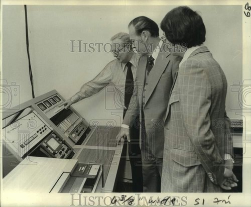 1976 Press Photo Roy Berlin, R.W. Benson, Steve LaBarre at WKR-TV Operator Panel