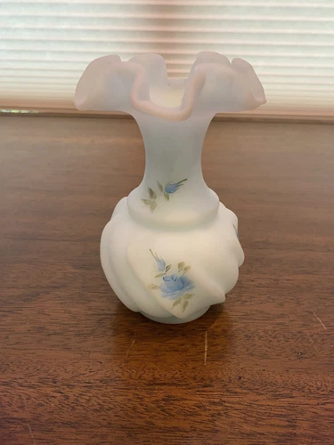 BEAUTIFUL VTG FENTON Blue Roses On Satin Wave Crest Art Glass Vase SIGNED 5.5"H