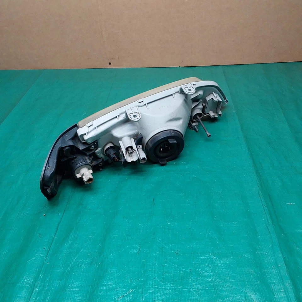 Faro halógeno lateral izquierdo Infiniti G20 1999-2002 OEM 26065-7J100 Foto 4 de 4