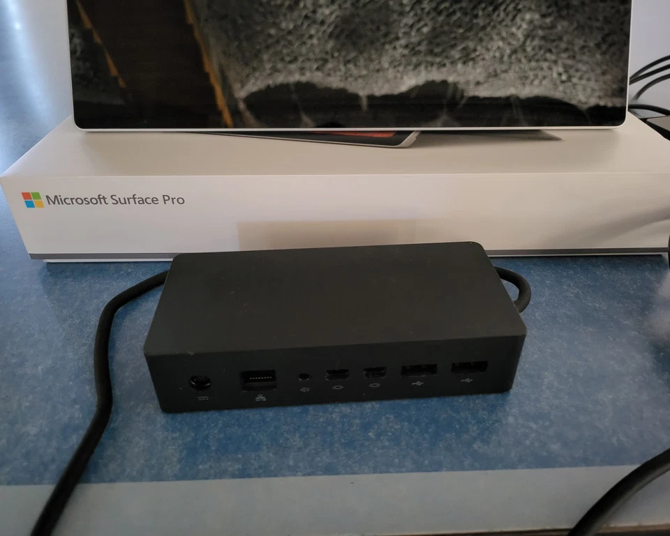 Microsoft Surface Pro 7 128GB, Wi-Fi, 12,3 Zoll -Platin Grau mit Docking Station - Bild 3 von 4