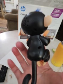 Fingerlings Interactive Baby Monkey Finn Black w Blue Hair WowWee 2016