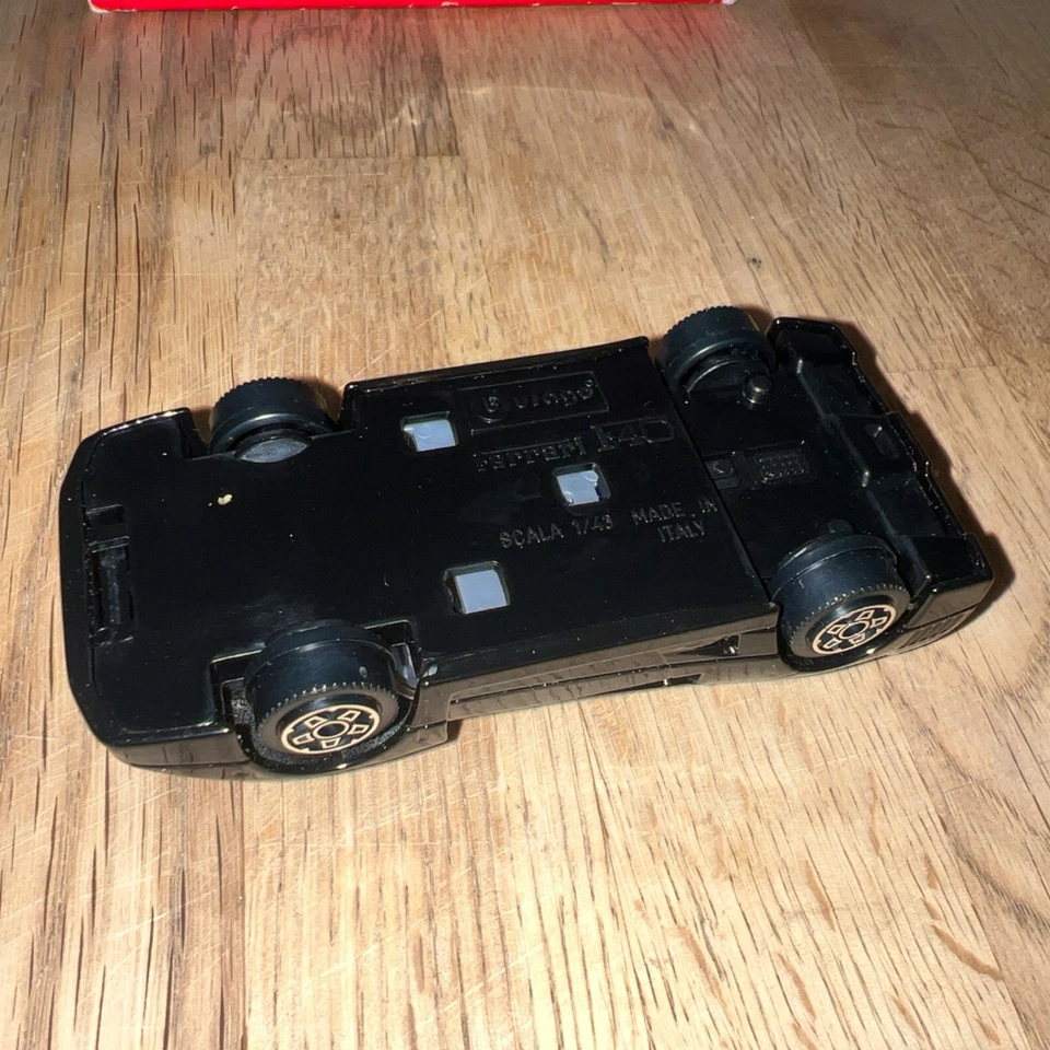 复古 Burago 压铸金属黑色法拉利 F40 1: 43 比例意大利 1987 年带盒 — 第 3/4 张图片