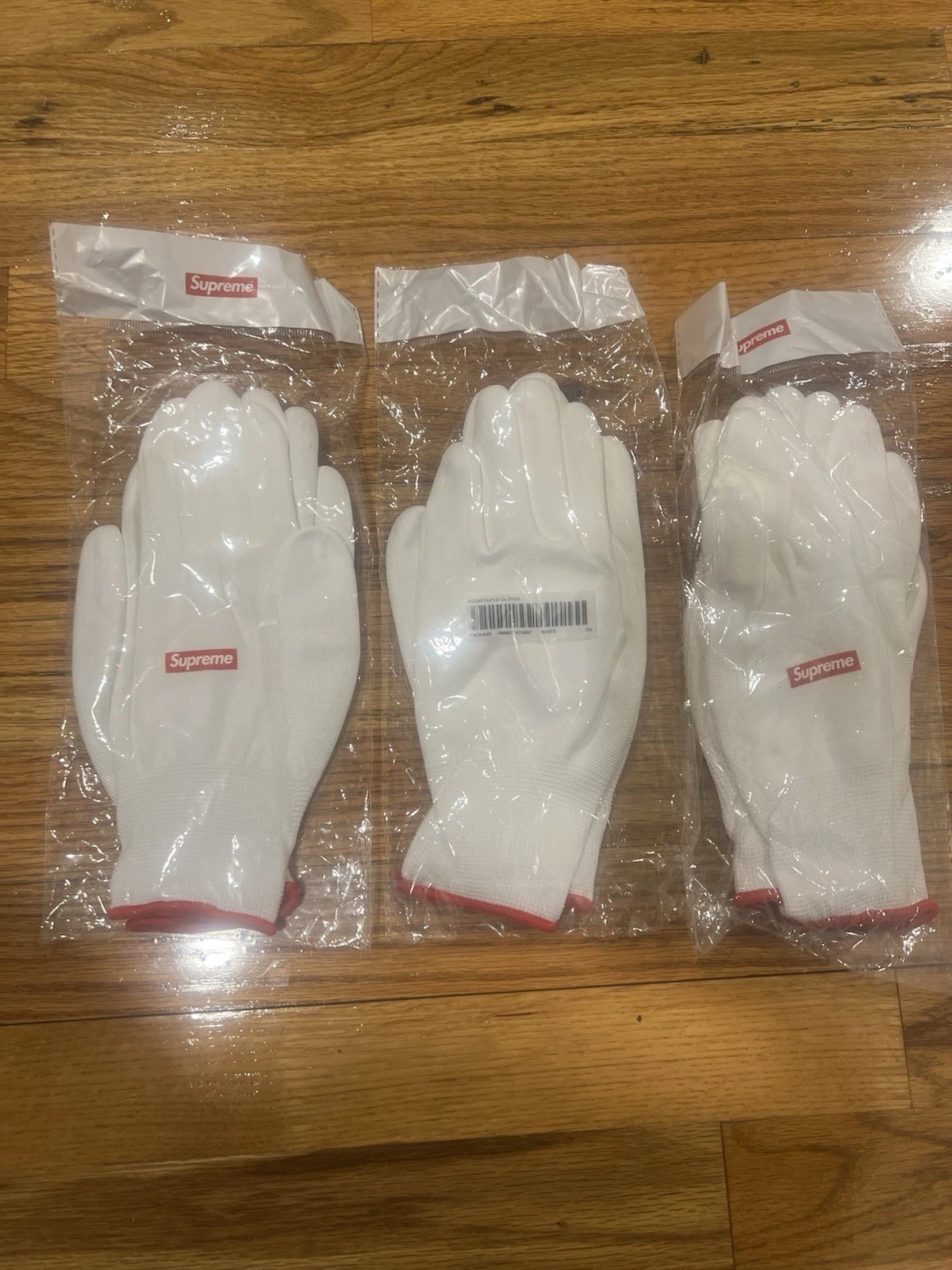Supreme Rubberized Gloves White One Size FW20 Lot Of 3
Opens in a new window or tab