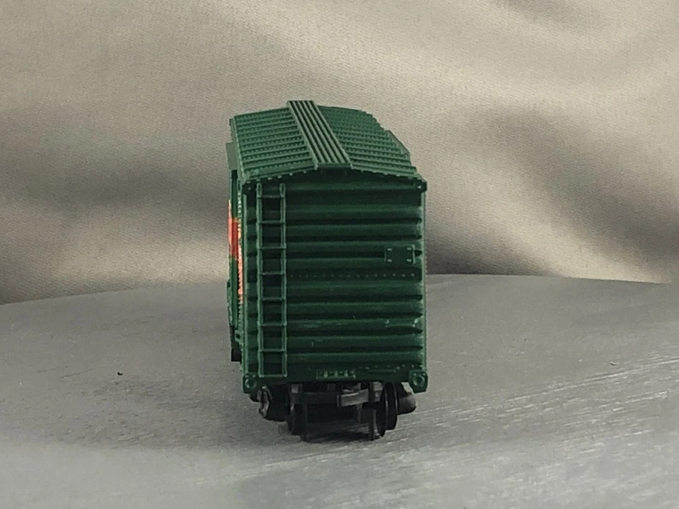 Model Power - Great Northern - 40' Box Car + Wgt # 46006 - Image 4 of 4