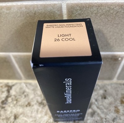 bareMinerals BAREPRO 24HR MATTE FOUNDATION SPF 20 light 26 cool