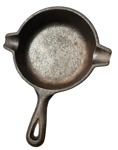 VINTAGE LODGE CAST IRON MINIATURE SKILLET/ ASHTRAY MADE IN USA 01AT - Picture 3 of 4