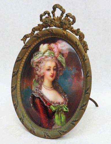 ANTIGUO CAMAFEO DE PORCELANA MARIE ANTOINETTE EN MARCO DE BRONCE DORI - Imagen 3 de 5