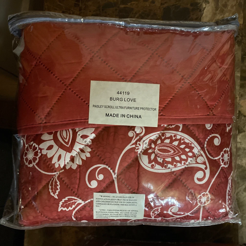 Protector de Cubierta de Mueble Paisley Scroll Ultra Acolchado Reversible, Borgoña Foto 4 de 4