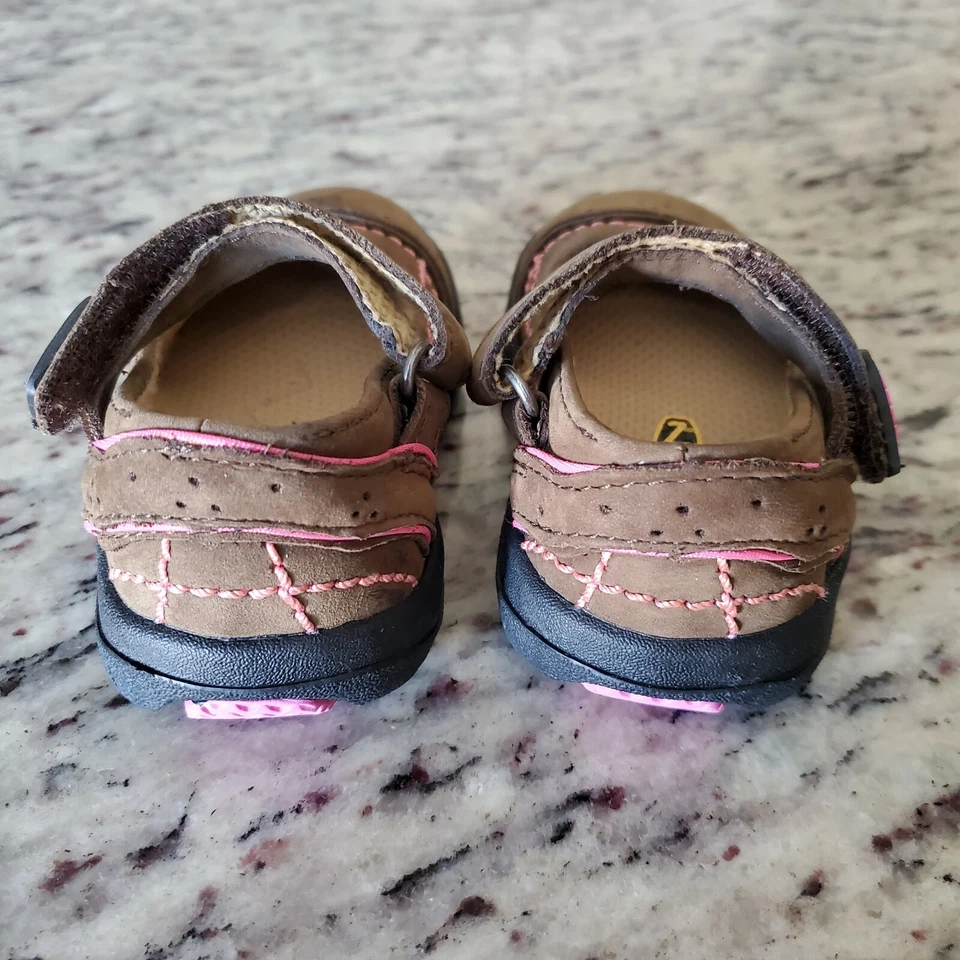 Mary Janes de cuero marrón Keen - gancho y bucle para niñas talla 4 usado en excelente estado Foto 4 de 4