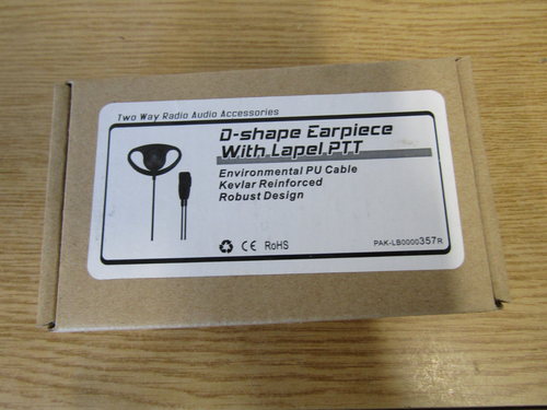 D- SHAPE EARPEICE WITH LAPEL PTT JOB LOT OF 38 PIECES - CAR BOOT - NEW & BOXED - 第 1/2 張圖片