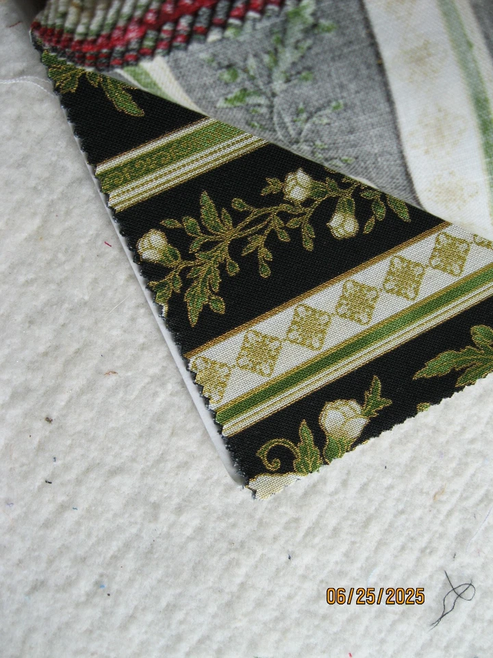 Robert Kaufman Flores Doradas - Pastel Capa 10" Cuadrado, 42 piezas. Foto 2 de 4