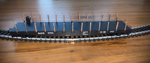 Coche plano de acero Athearn HO Norfolk & Western #2725 50’ 1391 con estacas y Kadee | Condition: Used