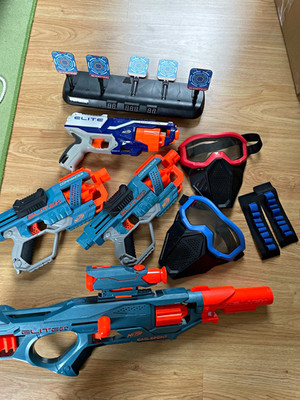 NERF Elite 2.0 Set: Eaglepoint RD-8, Disruptor, 2 Commander, Zielscheibe