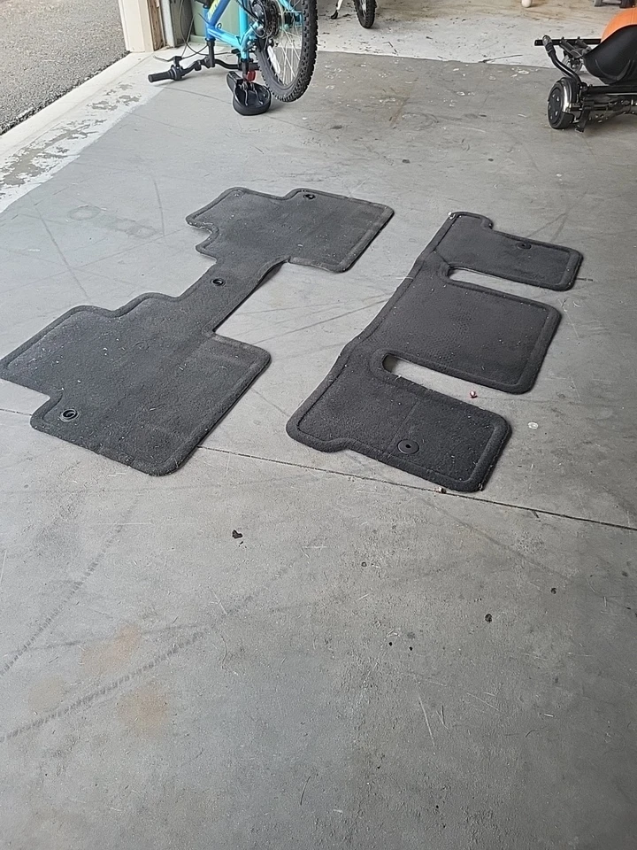 Alfombrillas GMC Acadia Traverse 2007-2016 2ª 3ª fila 2 piezas OEM Foto 2 de 2