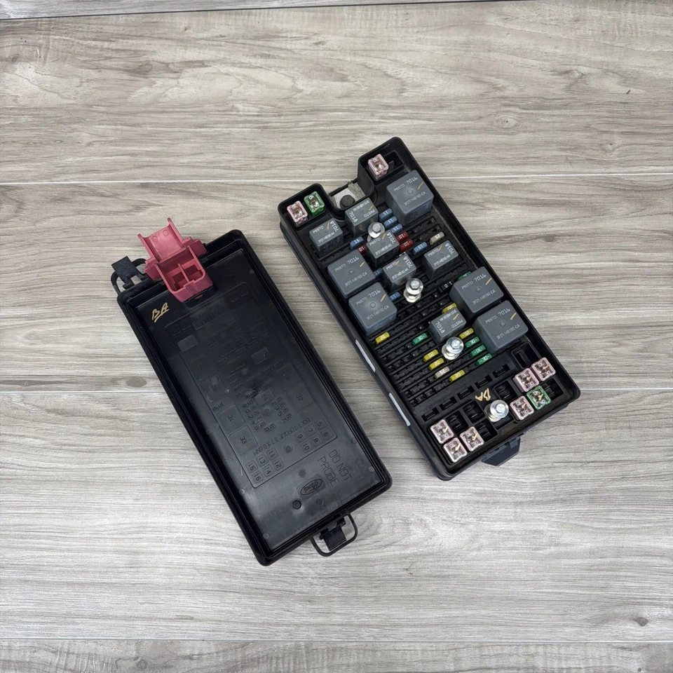 2007 - 2008 Ford Mustang Fusebox Fuse Box Junction Relay Module 7R3T 14K001 - Image 2 of 4